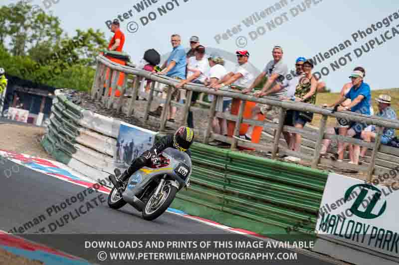 Vintage motorcycle club;eventdigitalimages;mallory park;mallory park trackday photographs;no limits trackdays;peter wileman photography;trackday digital images;trackday photos;vmcc festival 1000 bikes photographs
